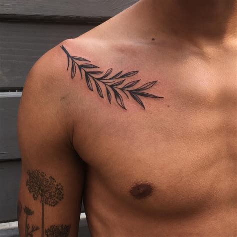 clavicula tatuajes hombre|Clavícula tattoo hombre